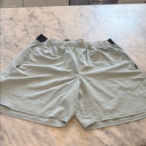 Men's Lightweight Elastic-Waist Shorts in Light Sage size large